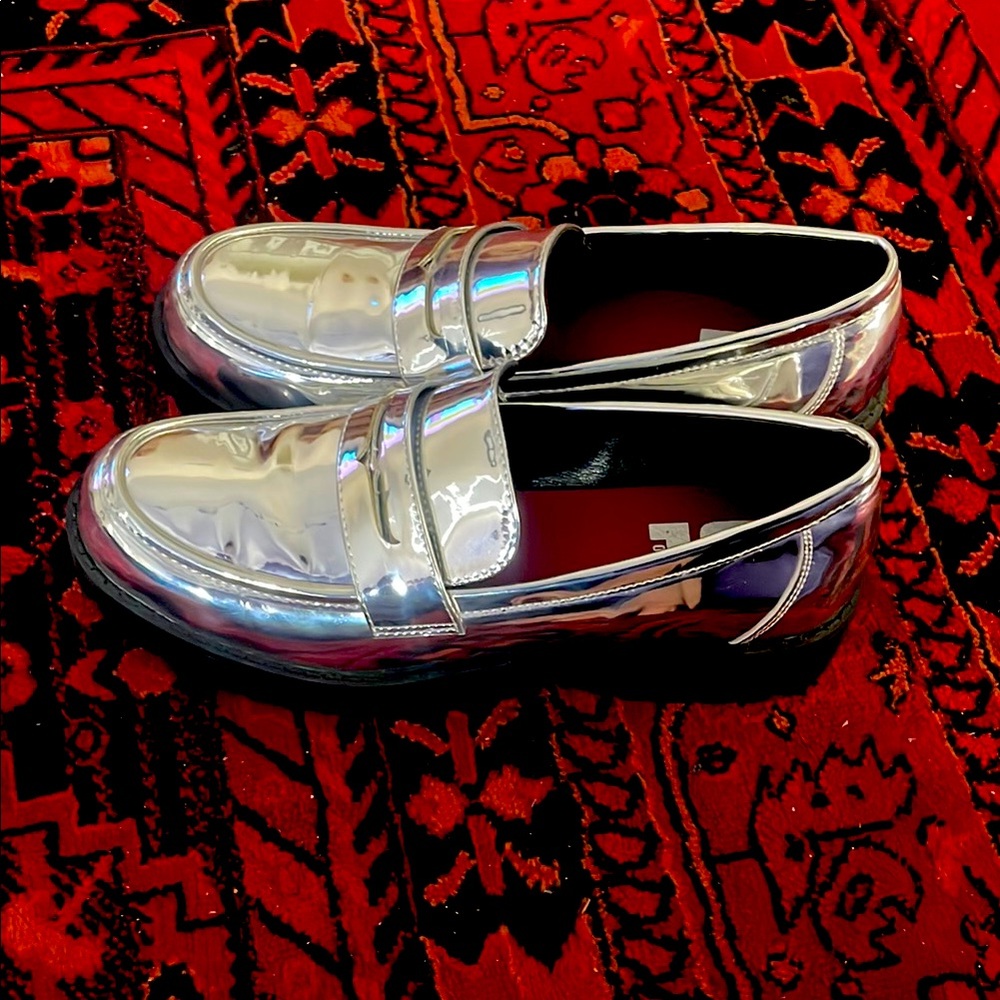 Silver Dirty laundry loafers